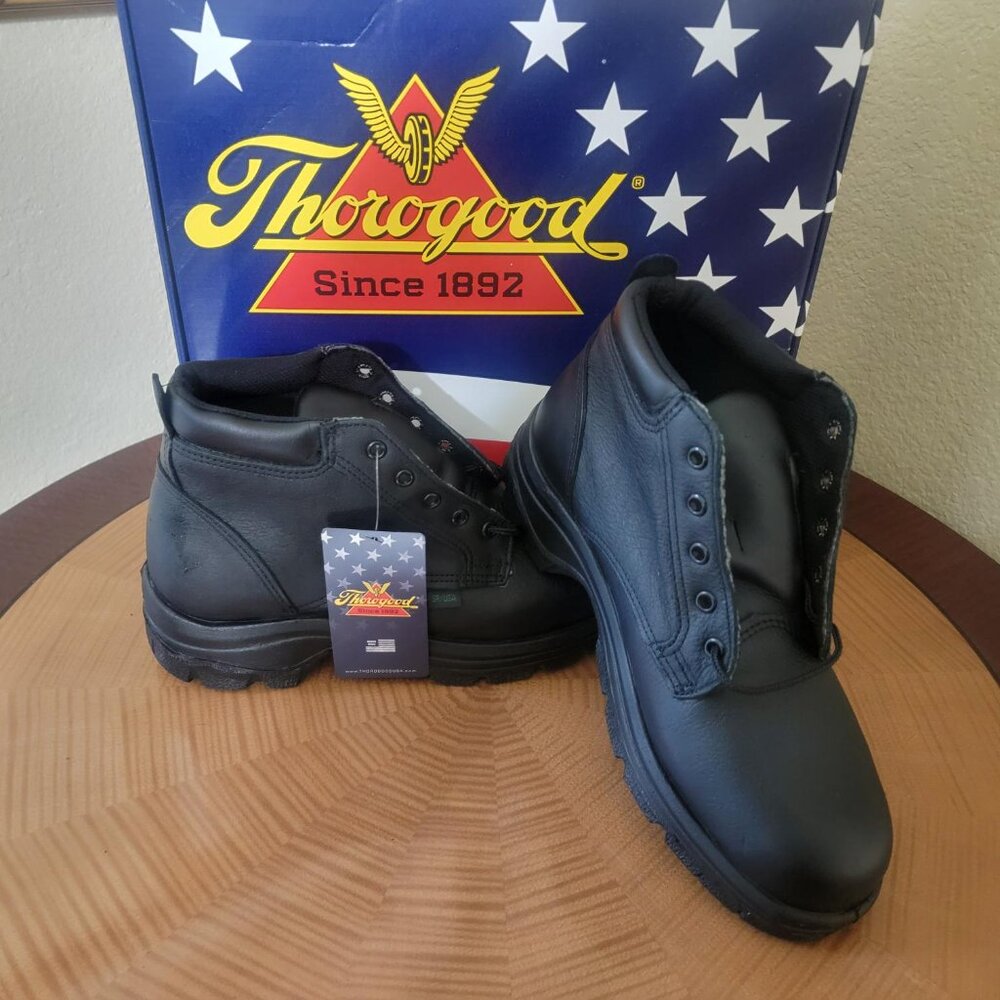 New in box Thorogood Black Steel Toe Chukka Boots Womens 10